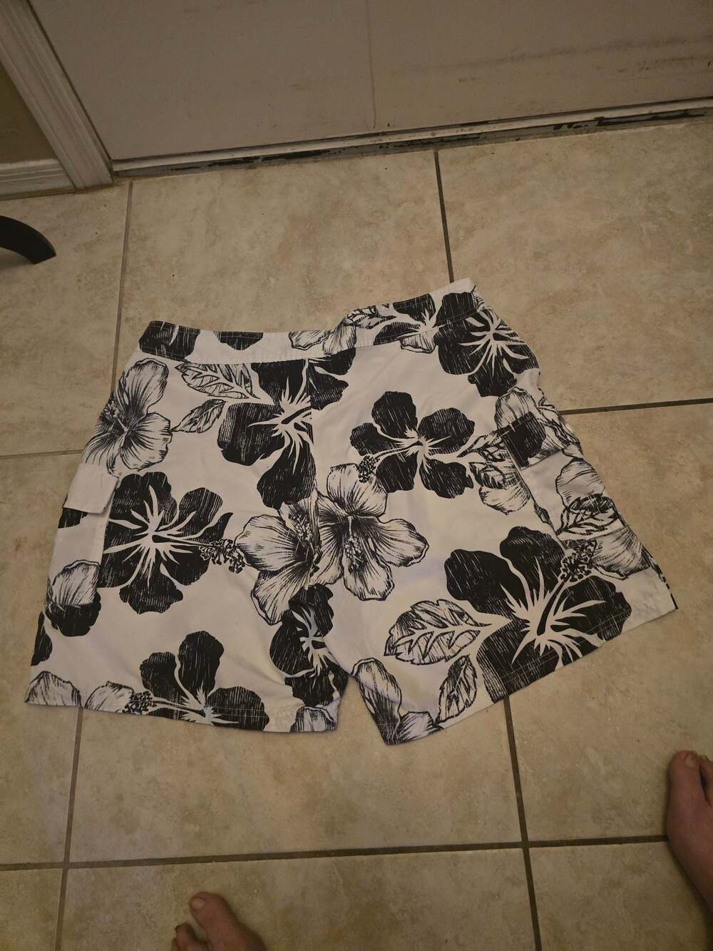 Venus Black and White Floral Print Swim Shorts Size 16 - Picture 2 of 4